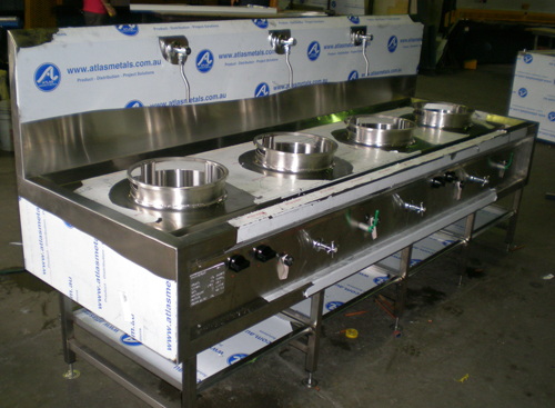 Three-hole stainless wok cooker with control knobs